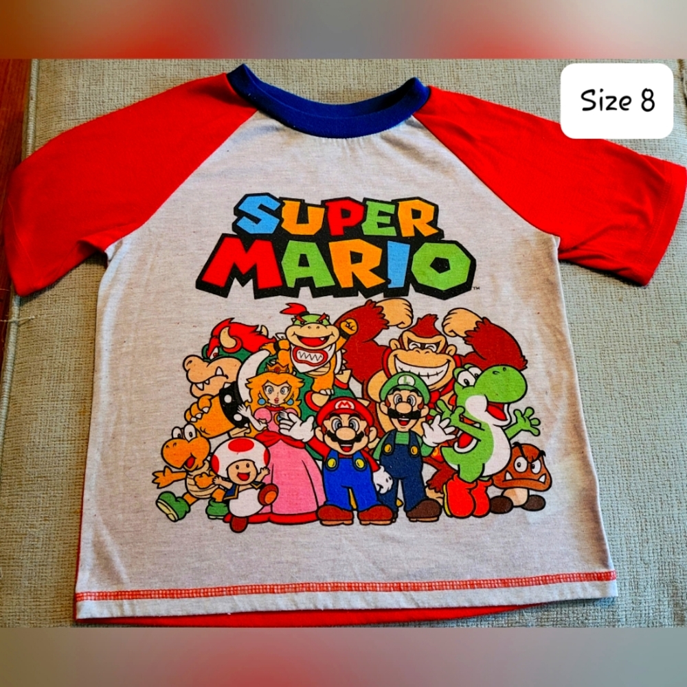 Boys size 8 Mario pajama shirt